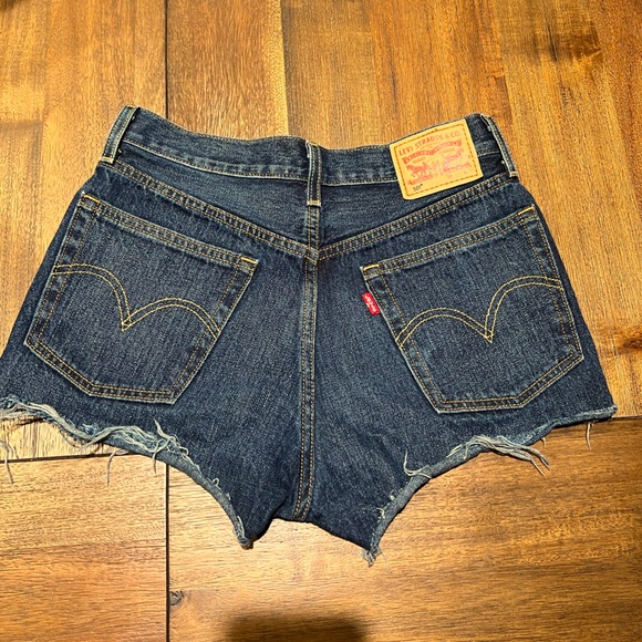 Levi shorts - Picture 3 of 4